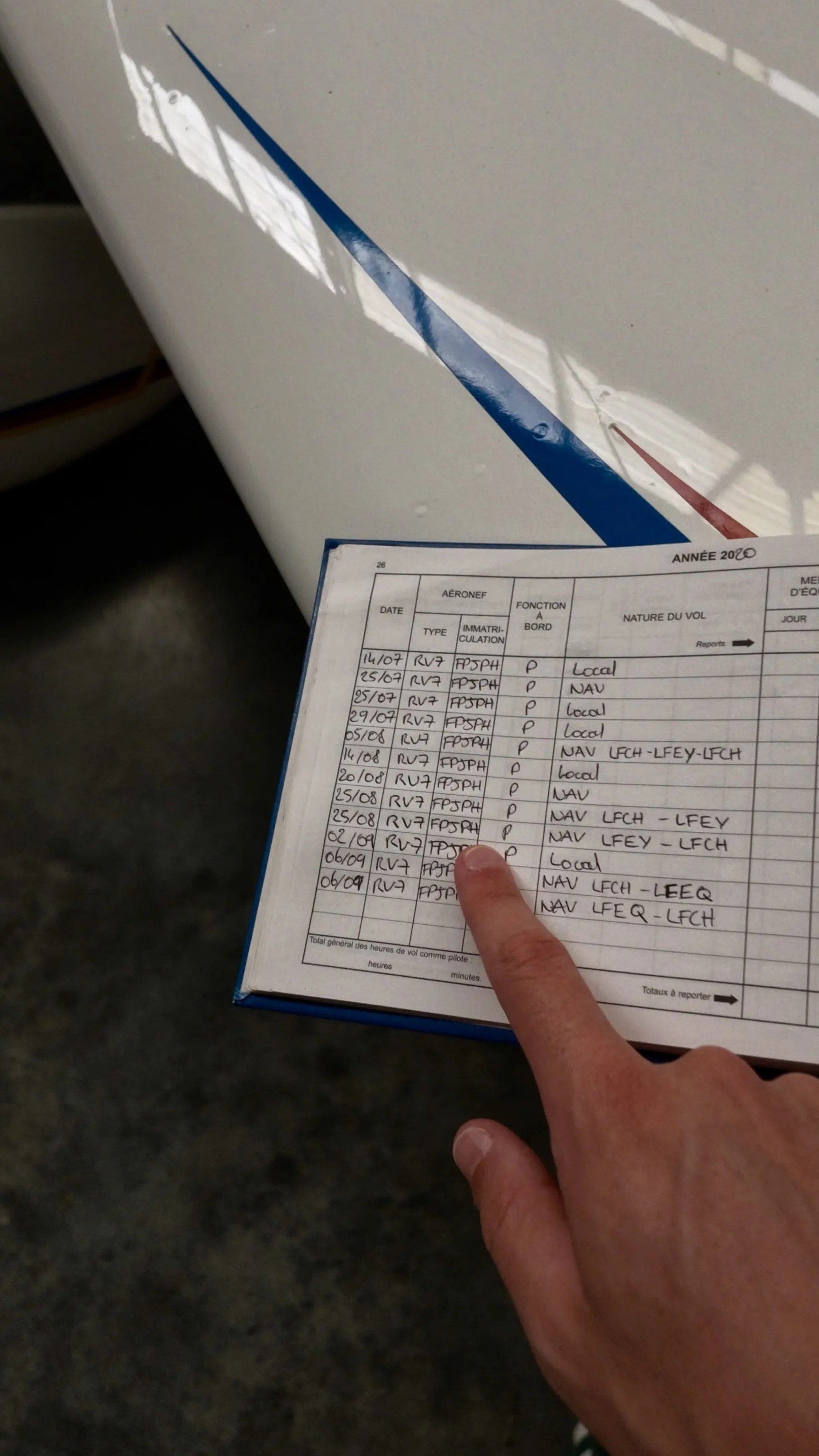 How to Fill Out a Pilot Logbook Correctly: FAA & EASA Guide